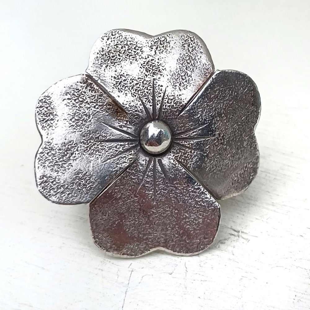 Large Flower Silver Ring - Picture 3 of 12